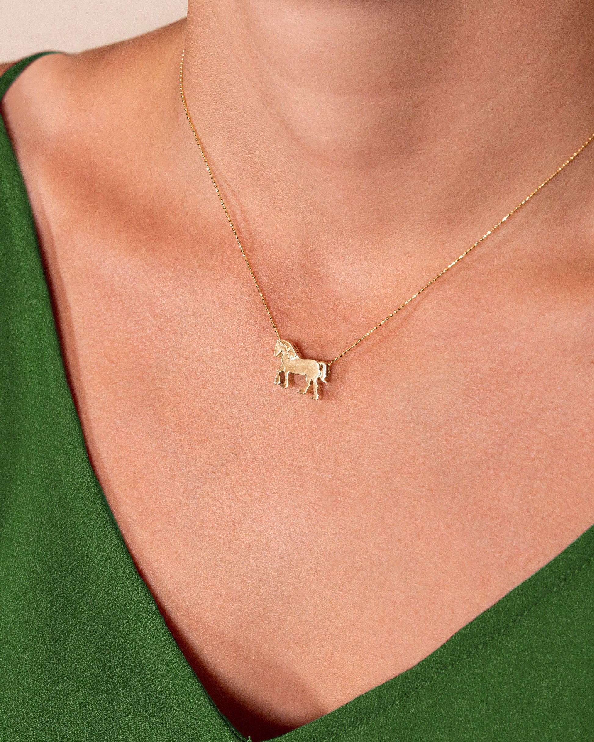 women wearing 14 carat gold clydesdale necklace,